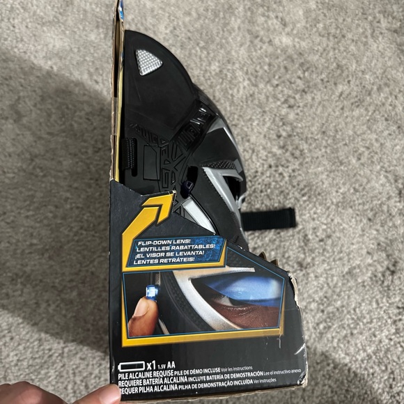 Marvel Black Panther Vibranium Power FX Mask with Light-Up Effects by Hasbro - Picture 3 of 6